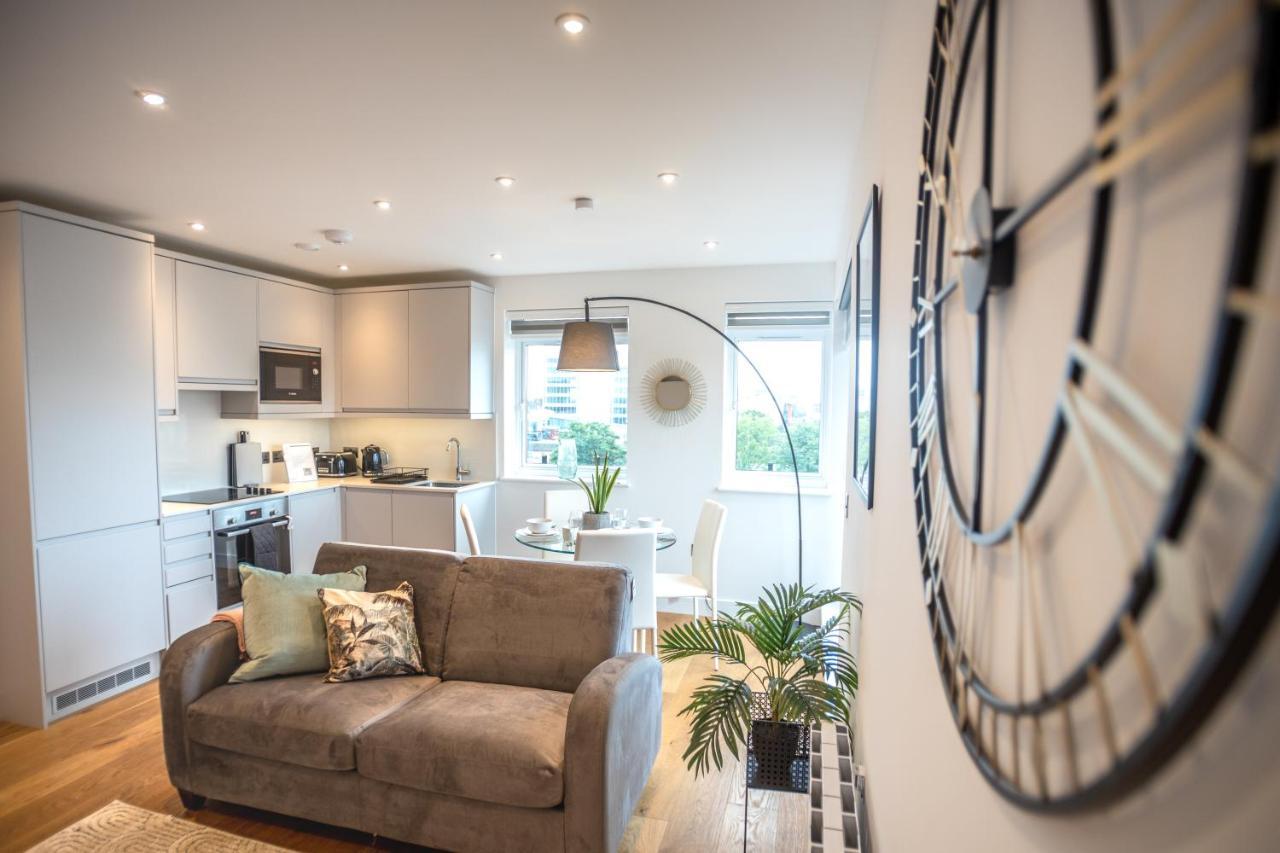 Deluxe Chic 1 2 Bed Apts Near Heathrow Legoland Windsor Slough Villa Bagian luar foto
