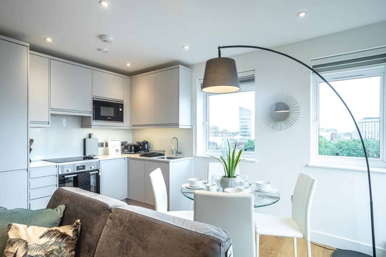 Deluxe Chic 1 2 Bed Apts Near Heathrow Legoland Windsor Slough Villa Bagian luar foto