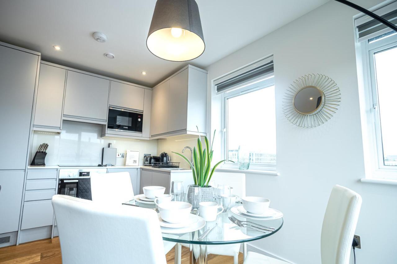 Deluxe Chic 1 2 Bed Apts Near Heathrow Legoland Windsor Slough Villa Bagian luar foto