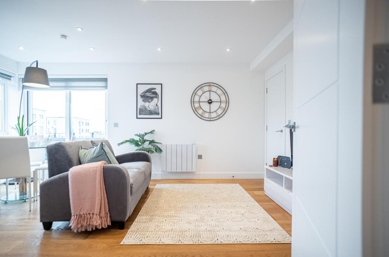 Deluxe Chic 1 2 Bed Apts Near Heathrow Legoland Windsor Slough Villa Bagian luar foto