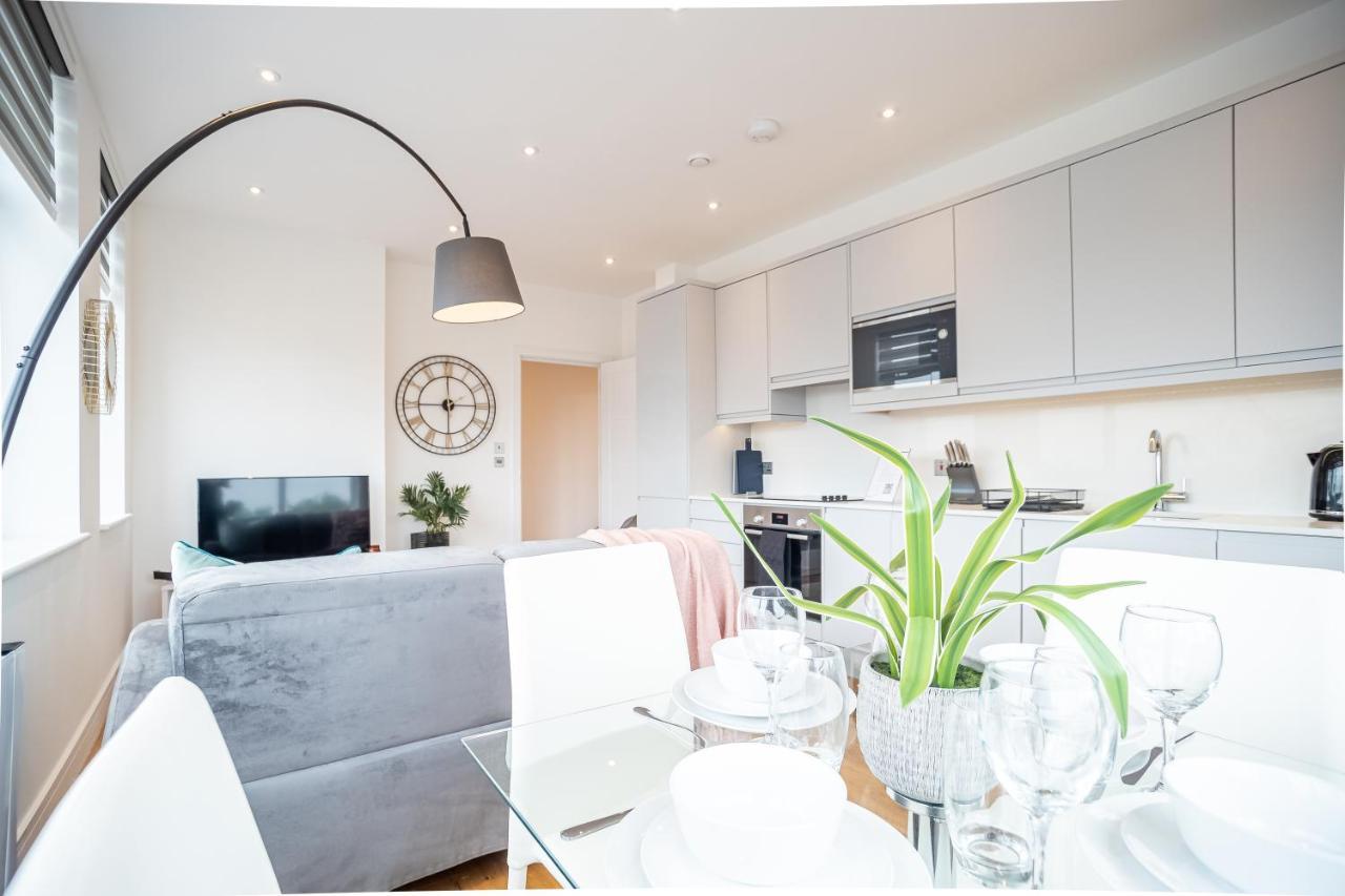 Deluxe Chic 1 2 Bed Apts Near Heathrow Legoland Windsor Slough Villa Bagian luar foto