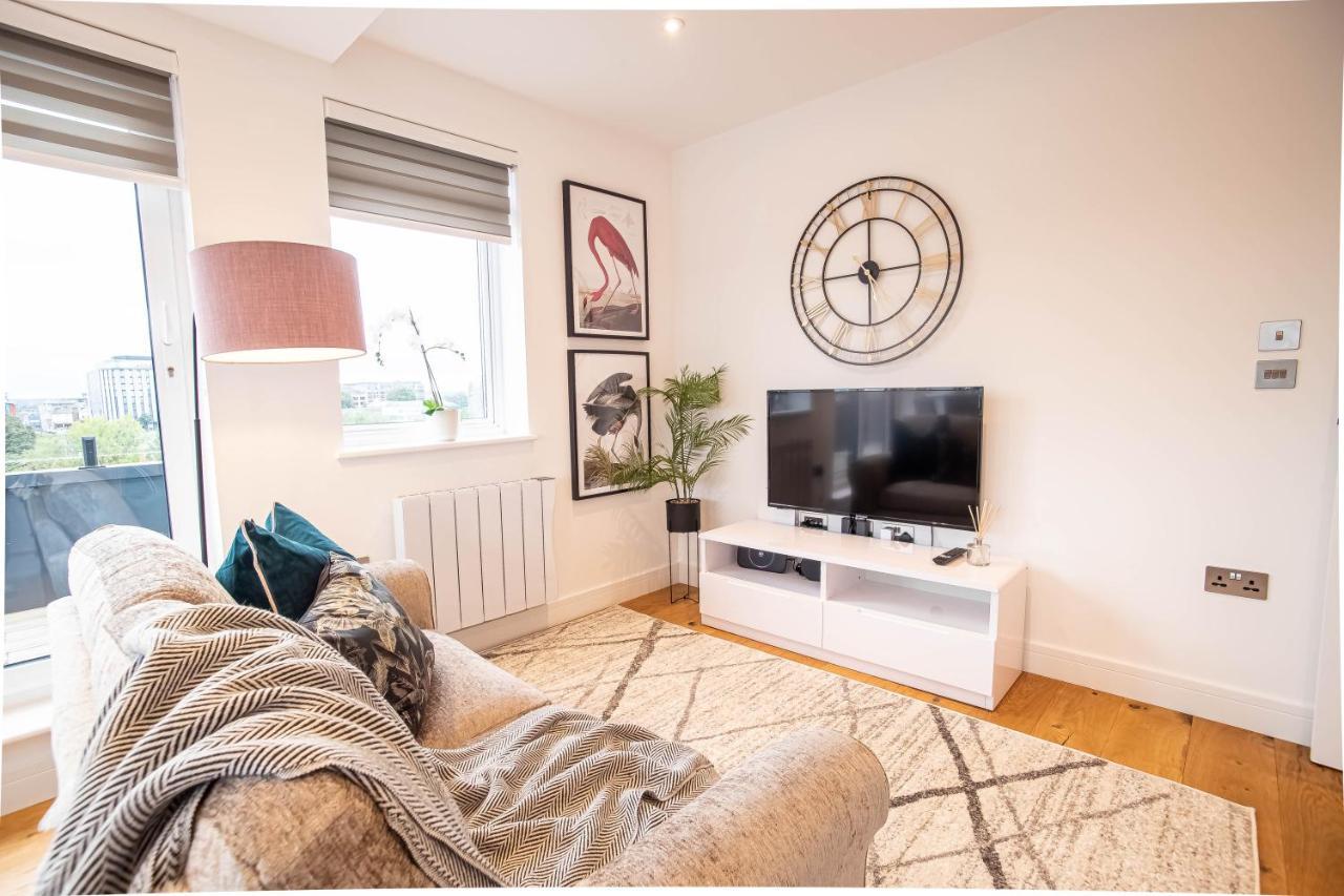 Deluxe Chic 1 2 Bed Apts Near Heathrow Legoland Windsor Slough Villa Bagian luar foto