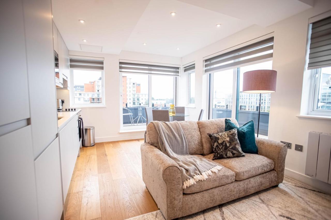 Deluxe Chic 1 2 Bed Apts Near Heathrow Legoland Windsor Slough Villa Bagian luar foto