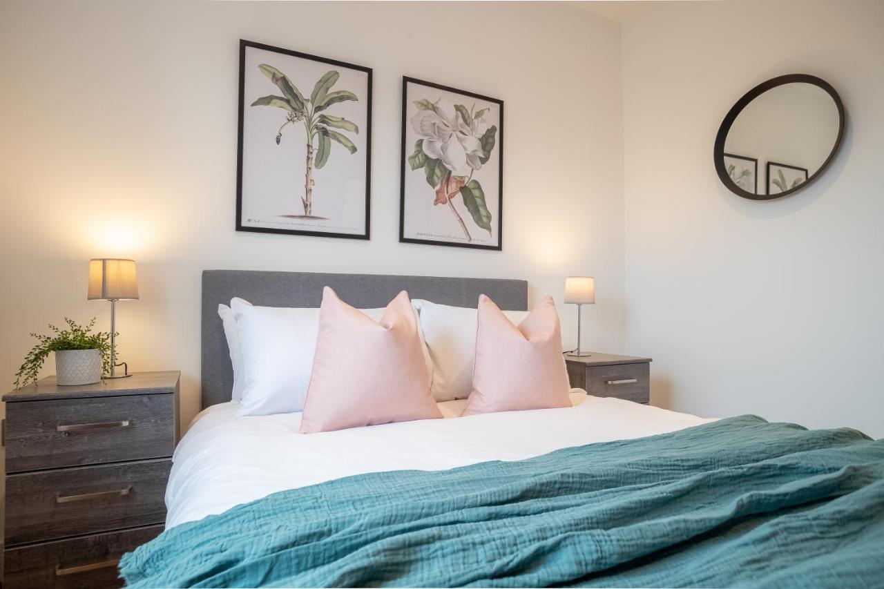 Deluxe Chic 1 2 Bed Apts Near Heathrow Legoland Windsor Slough Villa Bagian luar foto