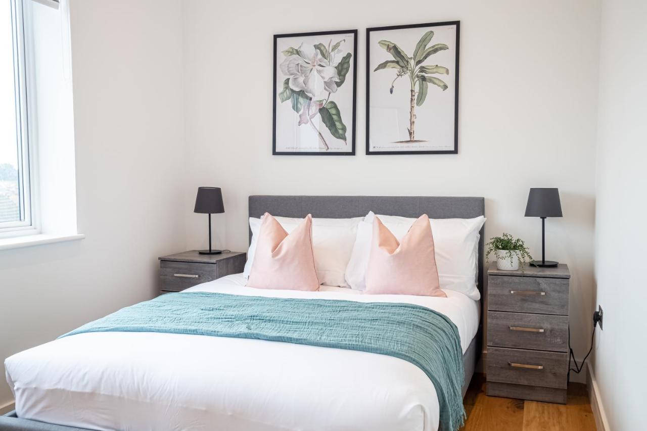 Deluxe Chic 1 2 Bed Apts Near Heathrow Legoland Windsor Slough Villa Bagian luar foto