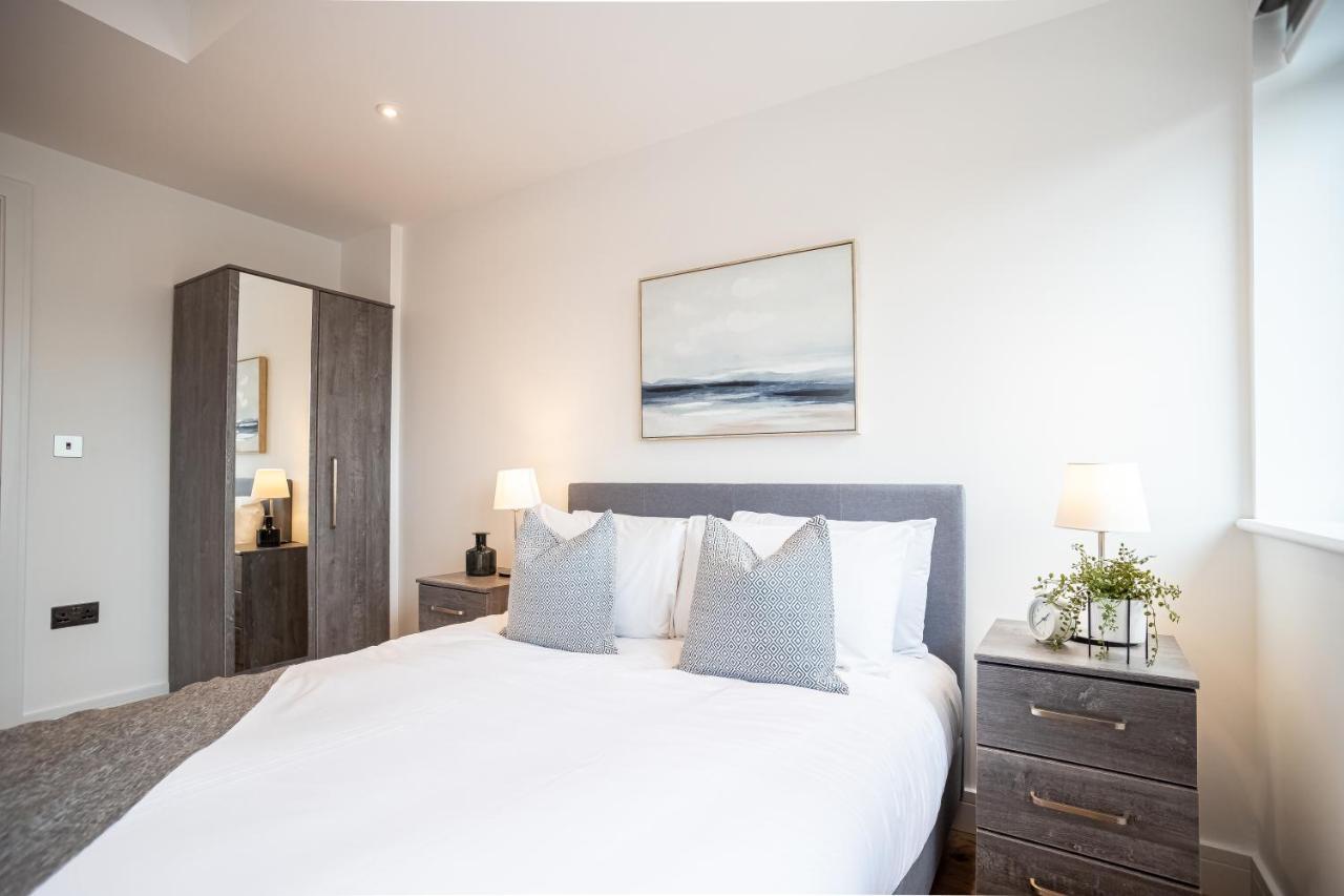 Deluxe Chic 1 2 Bed Apts Near Heathrow Legoland Windsor Slough Villa Bagian luar foto