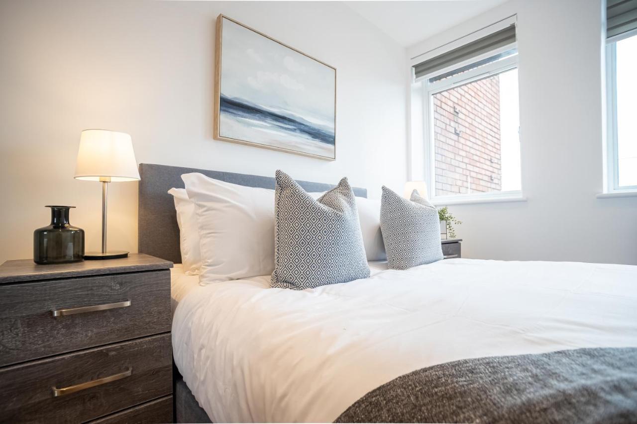 Deluxe Chic 1 2 Bed Apts Near Heathrow Legoland Windsor Slough Villa Bagian luar foto