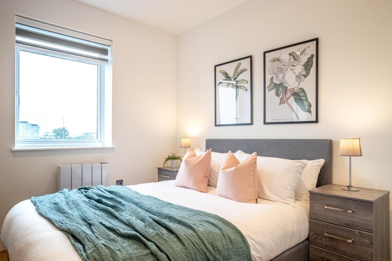 Deluxe Chic 1 2 Bed Apts Near Heathrow Legoland Windsor Slough Villa Bagian luar foto