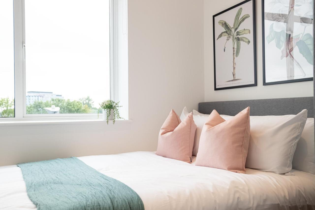Deluxe Chic 1 2 Bed Apts Near Heathrow Legoland Windsor Slough Villa Bagian luar foto