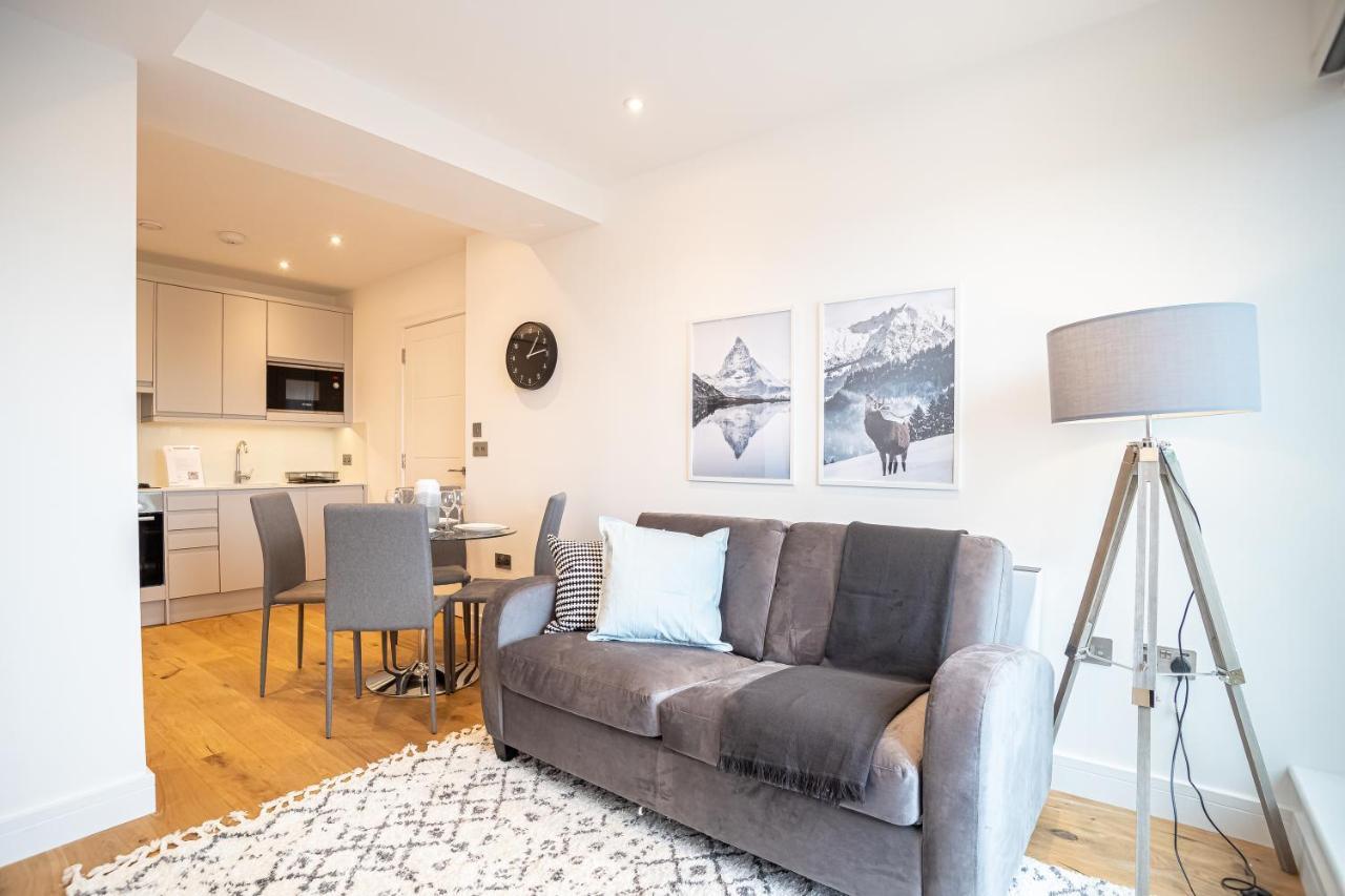 Deluxe Chic 1 2 Bed Apts Near Heathrow Legoland Windsor Slough Villa Bagian luar foto