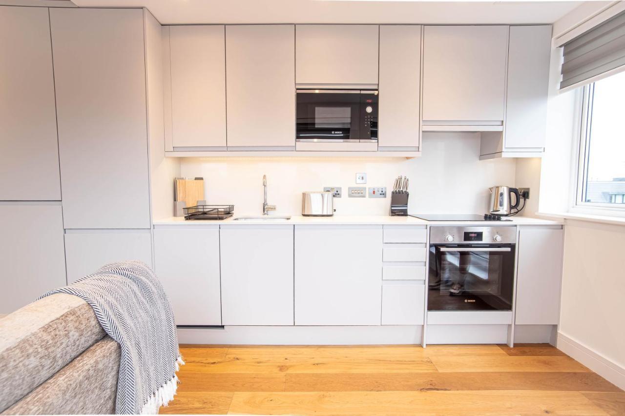 Deluxe Chic 1 2 Bed Apts Near Heathrow Legoland Windsor Slough Villa Bagian luar foto
