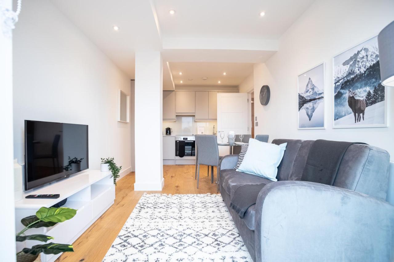 Deluxe Chic 1 2 Bed Apts Near Heathrow Legoland Windsor Slough Villa Bagian luar foto