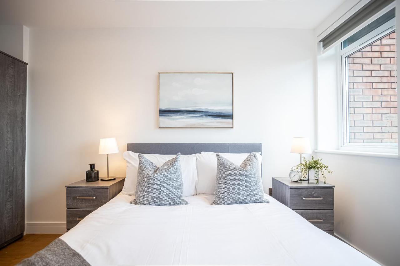 Deluxe Chic 1 2 Bed Apts Near Heathrow Legoland Windsor Slough Villa Bagian luar foto