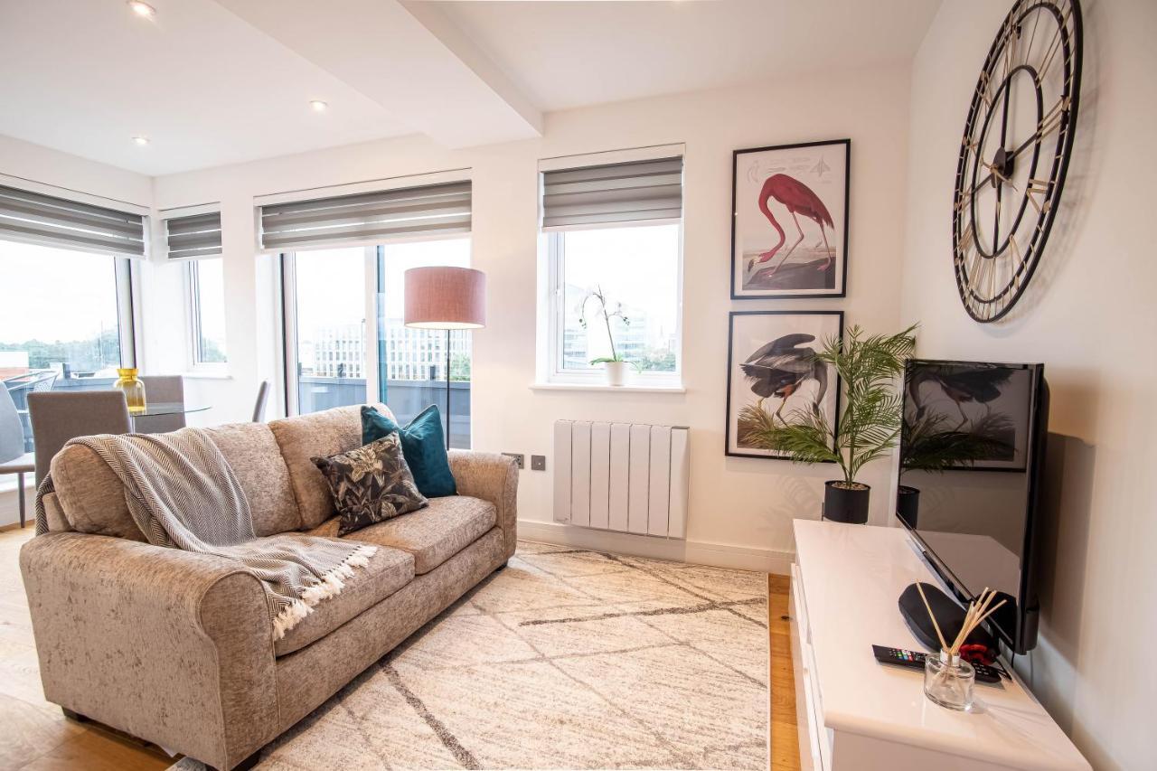 Deluxe Chic 1 2 Bed Apts Near Heathrow Legoland Windsor Slough Villa Bagian luar foto