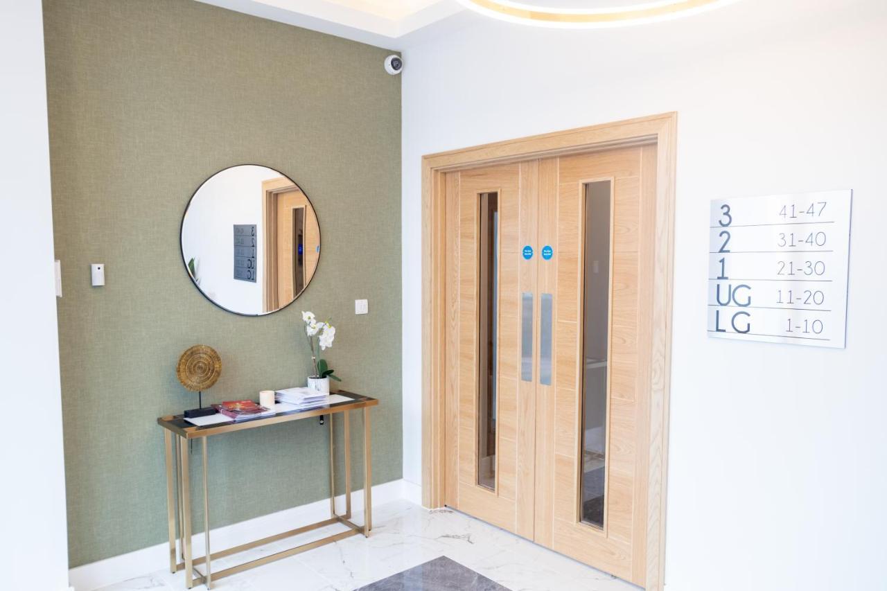 Deluxe Chic 1 2 Bed Apts Near Heathrow Legoland Windsor Slough Villa Bagian luar foto