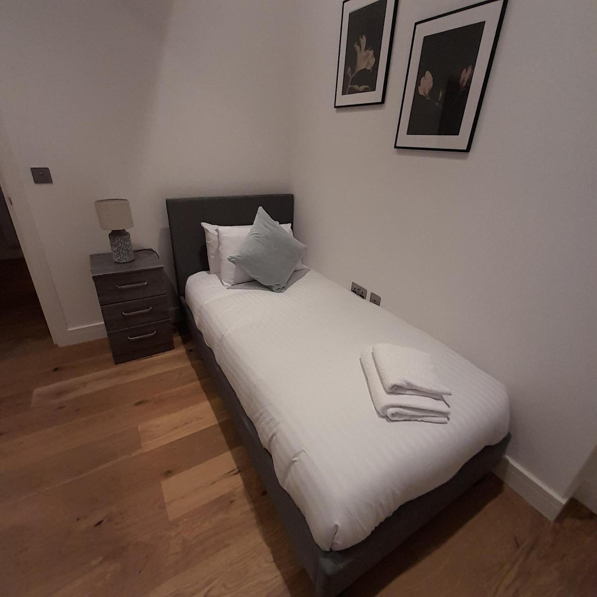 Deluxe Chic 1 2 Bed Apts Near Heathrow Legoland Windsor Slough Villa Bagian luar foto