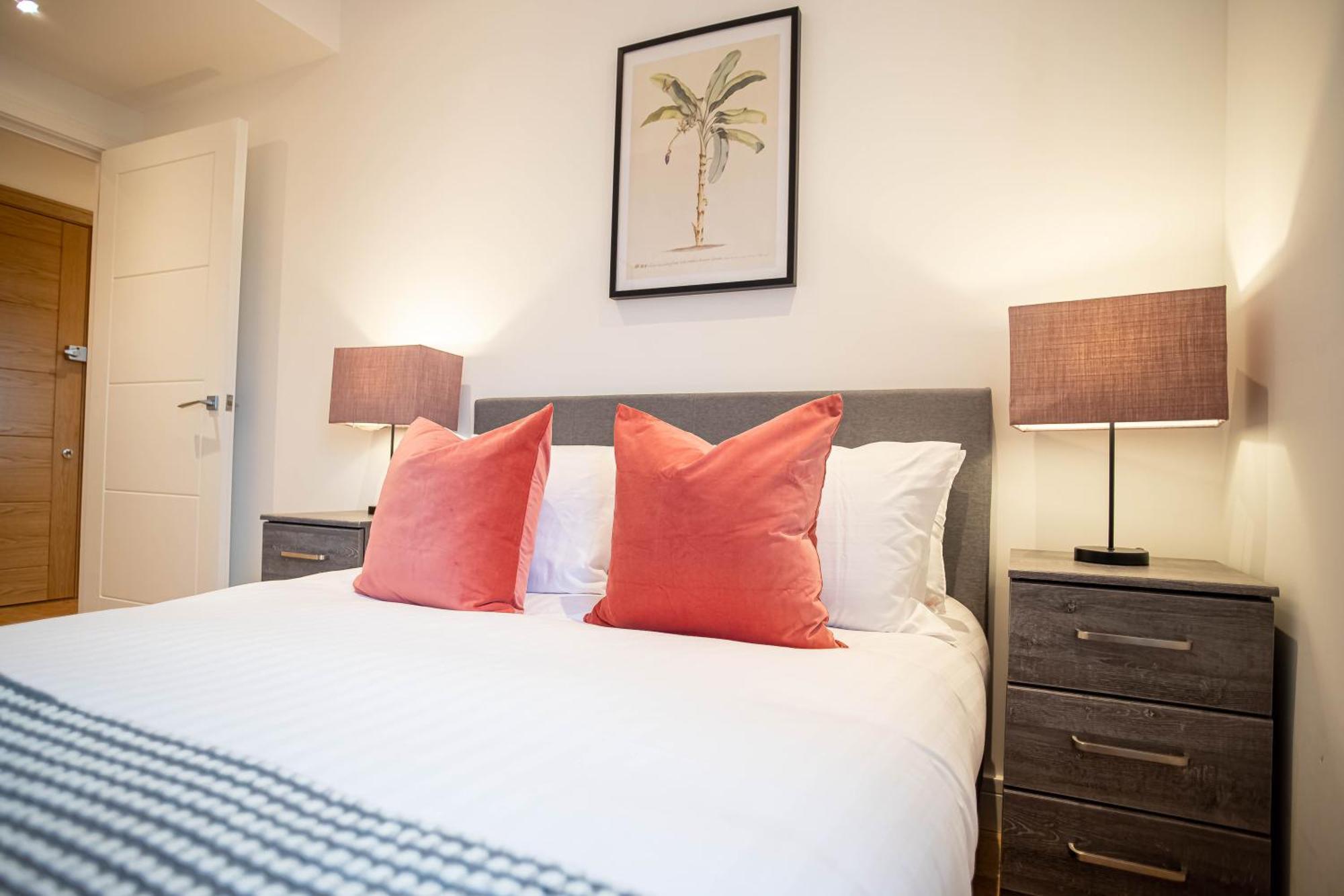 Deluxe Chic 1 2 Bed Apts Near Heathrow Legoland Windsor Slough Villa Bagian luar foto