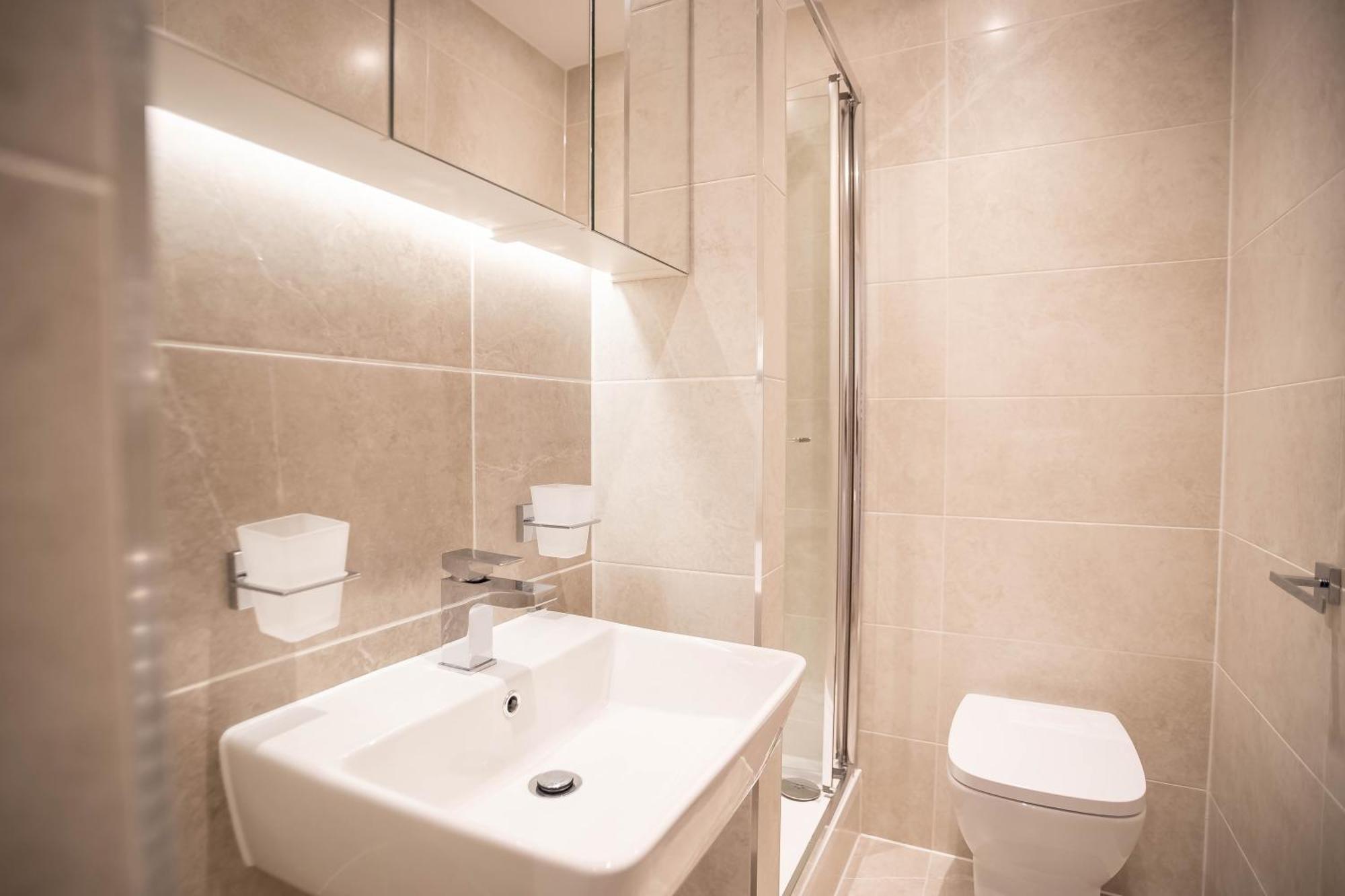 Deluxe Chic 1 2 Bed Apts Near Heathrow Legoland Windsor Slough Villa Bagian luar foto