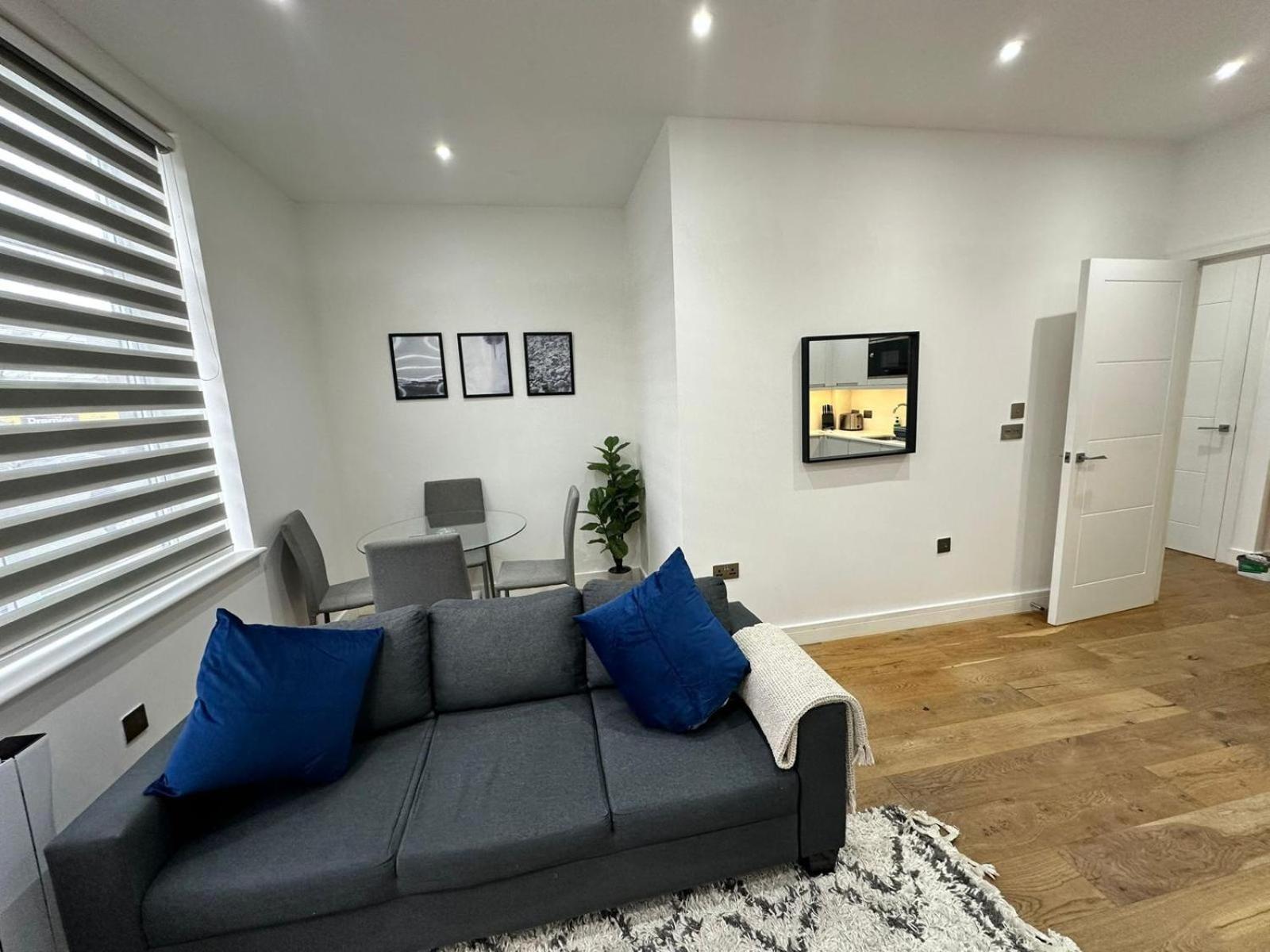 Deluxe Chic 1 2 Bed Apts Near Heathrow Legoland Windsor Slough Villa Bagian luar foto