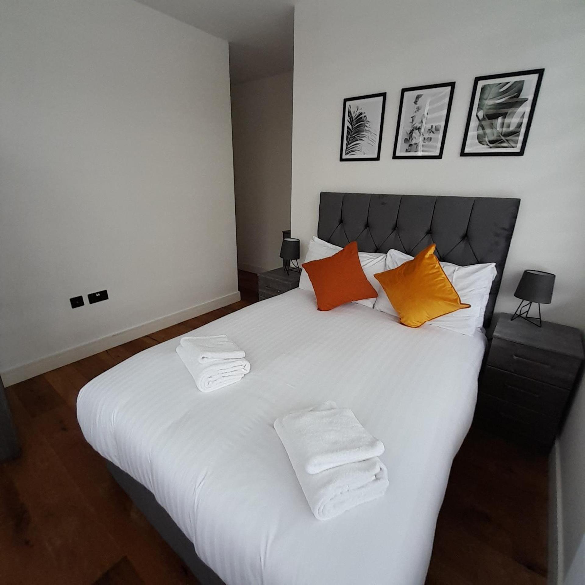 Deluxe Chic 1 2 Bed Apts Near Heathrow Legoland Windsor Slough Villa Bagian luar foto