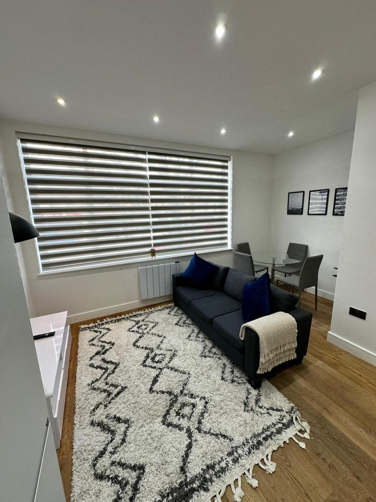Deluxe Chic 1 2 Bed Apts Near Heathrow Legoland Windsor Slough Villa Bagian luar foto
