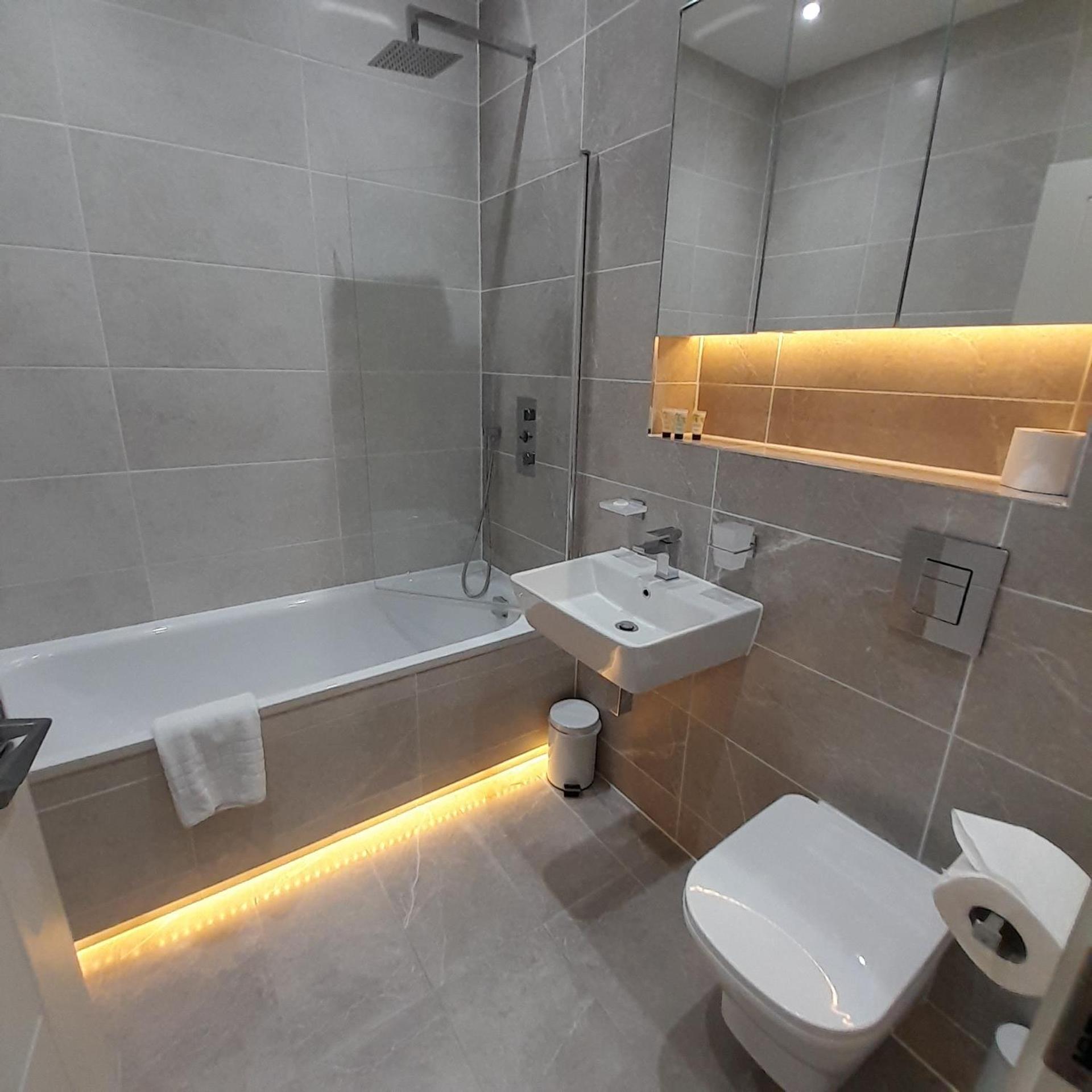 Deluxe Chic 1 2 Bed Apts Near Heathrow Legoland Windsor Slough Villa Bagian luar foto