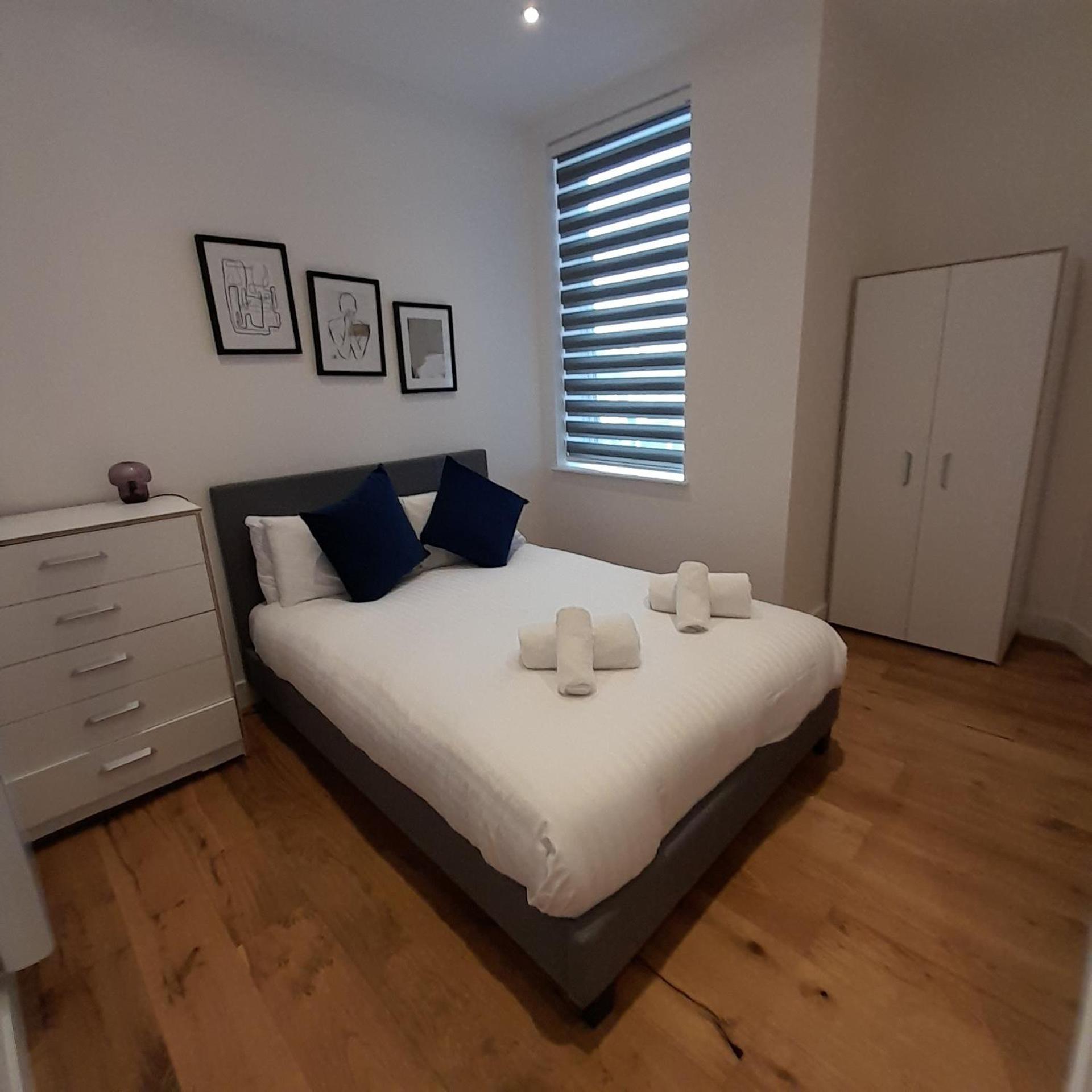 Deluxe Chic 1 2 Bed Apts Near Heathrow Legoland Windsor Slough Villa Bagian luar foto