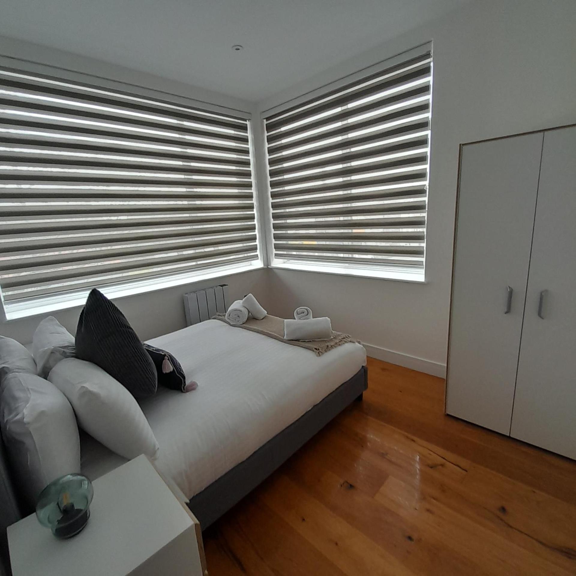 Deluxe Chic 1 2 Bed Apts Near Heathrow Legoland Windsor Slough Villa Bagian luar foto